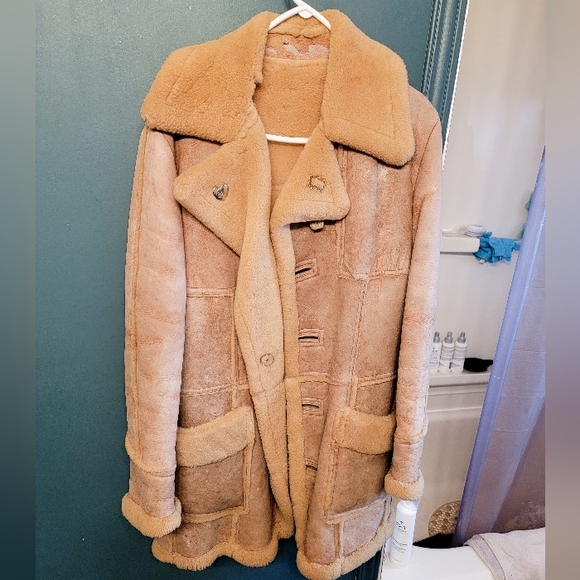 Sheep skin coat - Picture 2 of 3